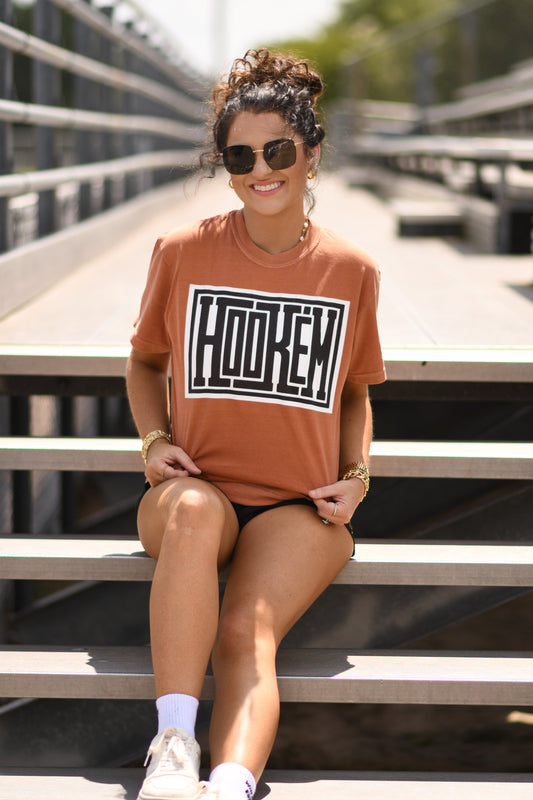 Hookem' Tee